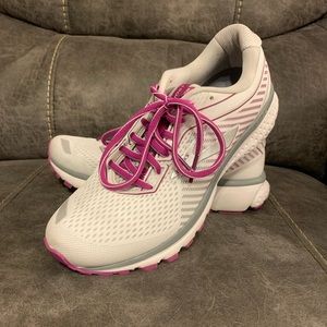 Brooks Ghost 12